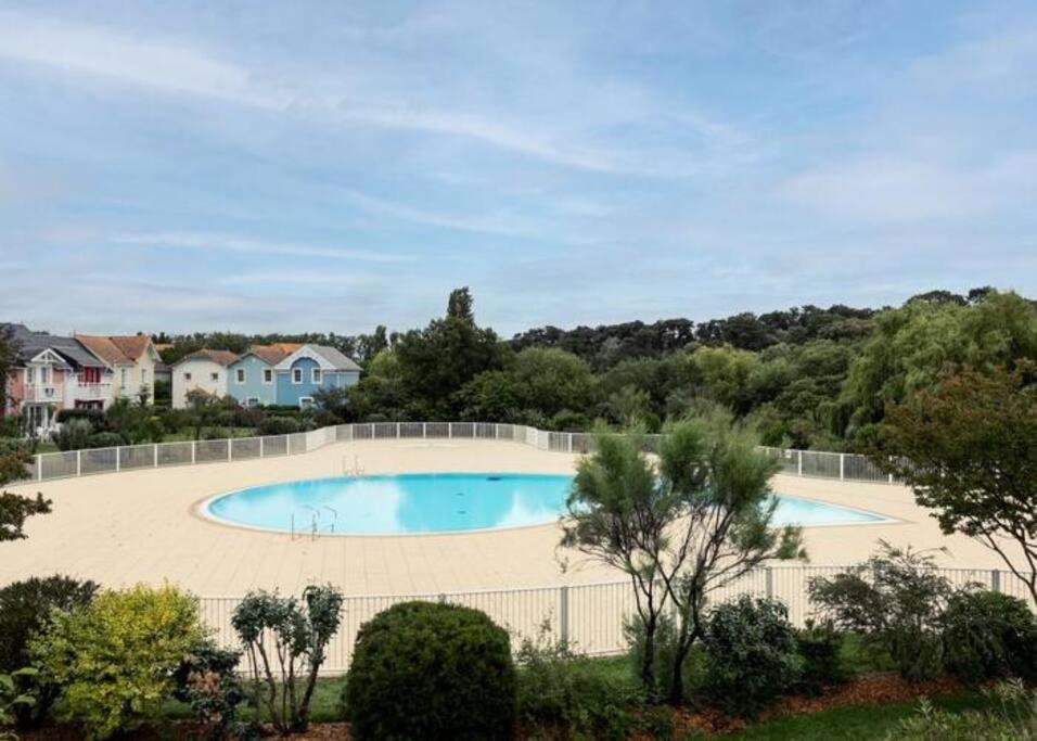 Charmante Maison De Vacances Avec Acces Piscine Talmont-Saint-Hilaire ภายนอก รูปภาพ